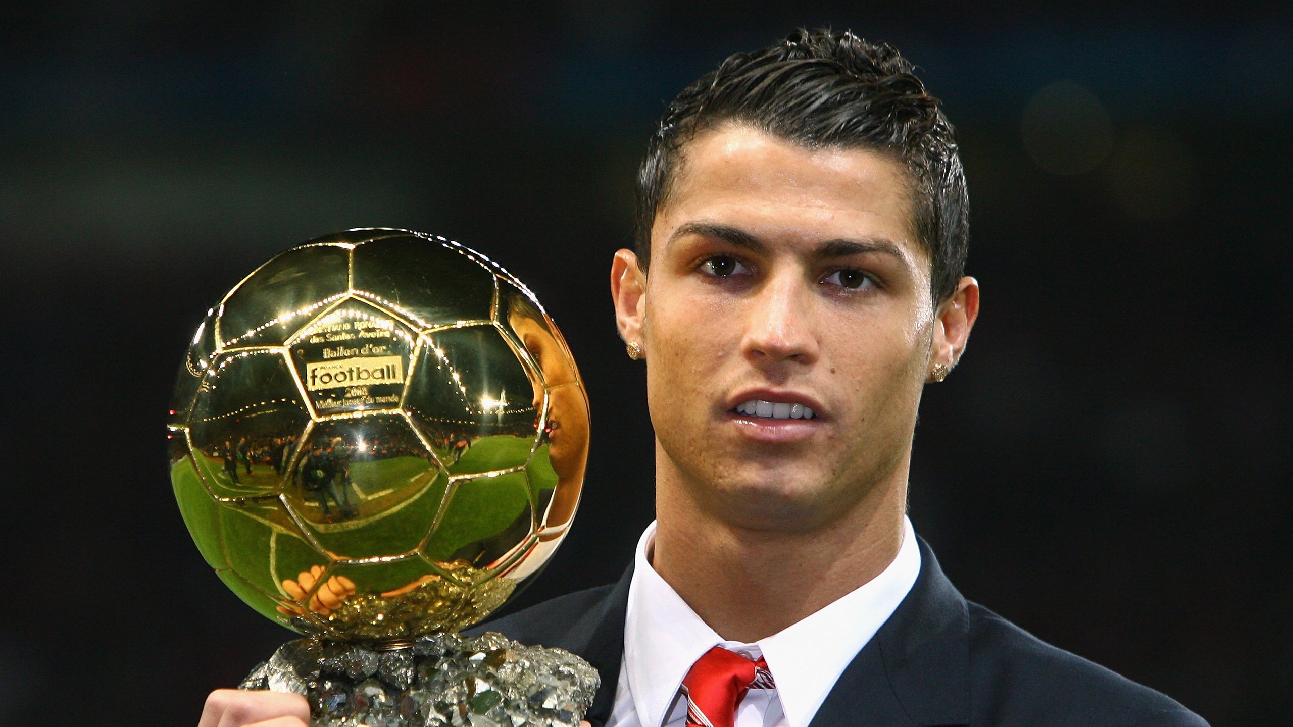 五大联赛比赛中战术板调整的即时效果探讨,战术板足球